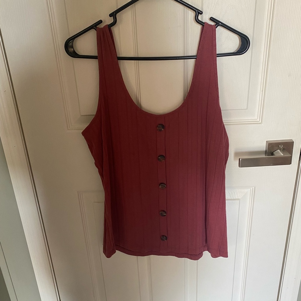 Women’s large tank.